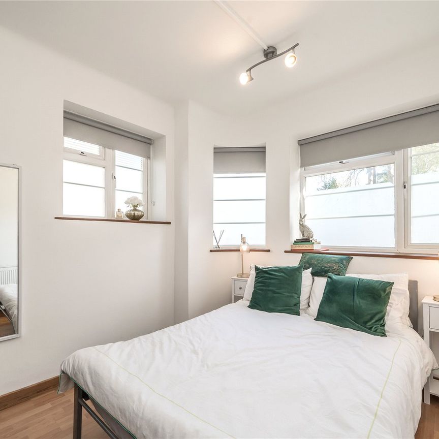 Crownleigh Court, Brixton, SW2, London - Photo 1