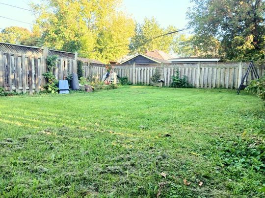 For Lease - 861 Cosburn Avenue Unit# Lower, Toronto, Ontario - Photo 1