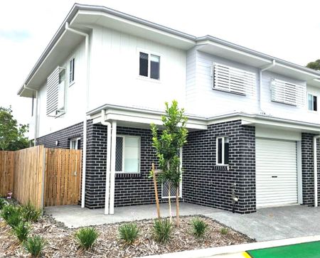 3 BED 2BATH TOWNHOUSE WITH FULLY DUCTED AIR-LAWNED BACKYARD OVERLOOKING PARK - Photo 3