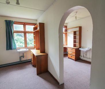 The Attic - Character 6 Bedroom Flat in Historic Building for 2026 - Photo 4