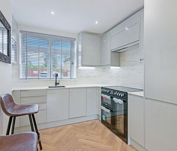 3 Bed Semi-Detached House, Newark Road, CR2 - Photo 2