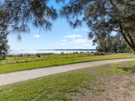 Waterfront Home In Killarney Vale - Photo 4