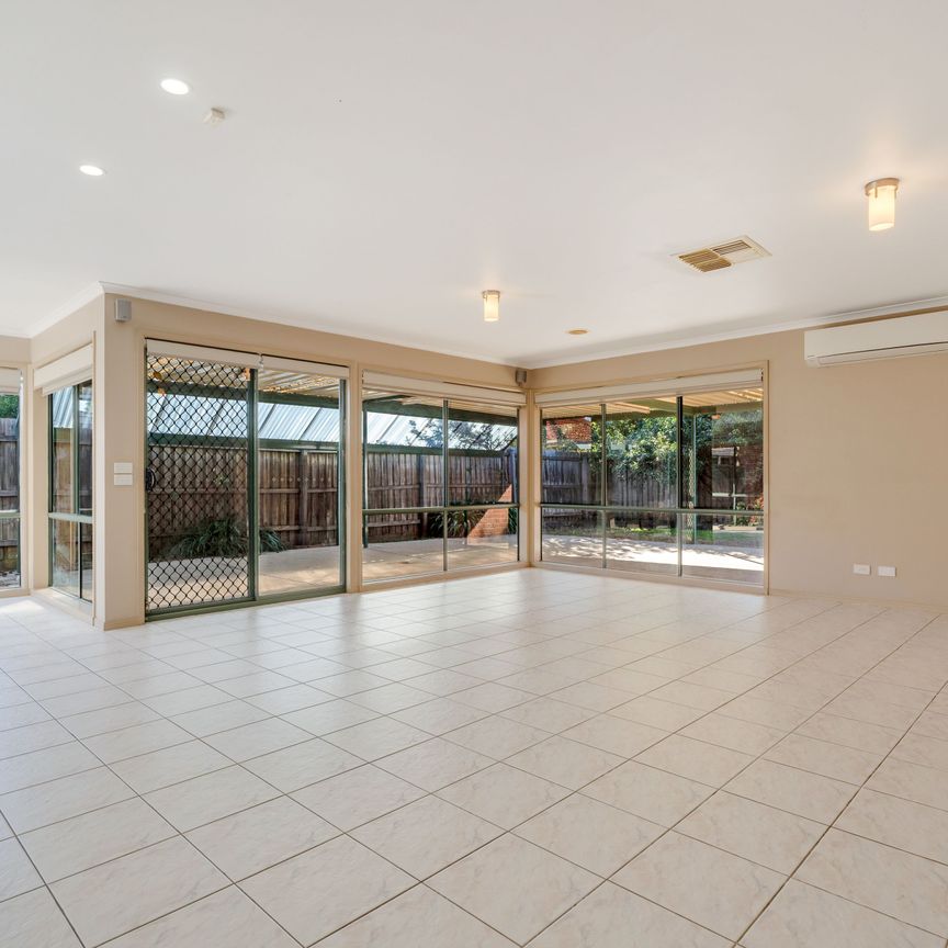 Spacious family home in central location - Photo 1