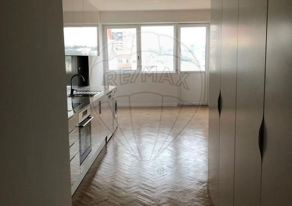 Studio T1 for rent in Lisboa