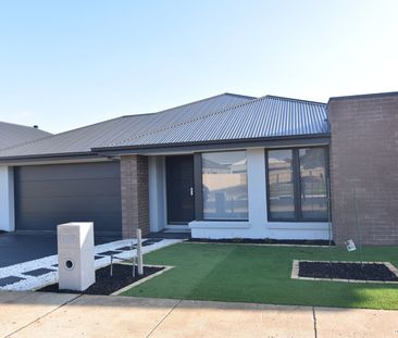 Modern Family Home in Excellent Location! - Photo 2