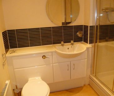 2 bedroom Flat To Let - Photo 4