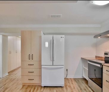 For Lease - 243 Harrygan Crescent, Richmond Hill, Ontario - Photo 2