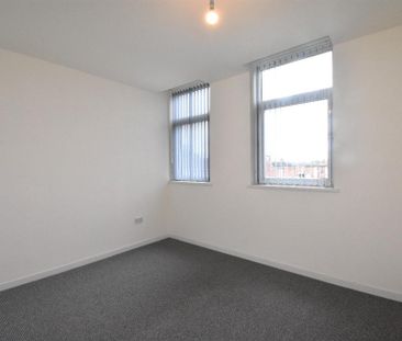 3 bedroom flat to rent - Photo 4