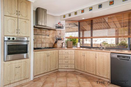 Spacious Family Living with Comfort and Convenience - Photo 4