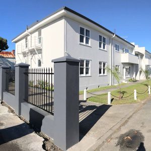 Ahuriri Apartment - Sun, Style & Superb Location - Photo 2