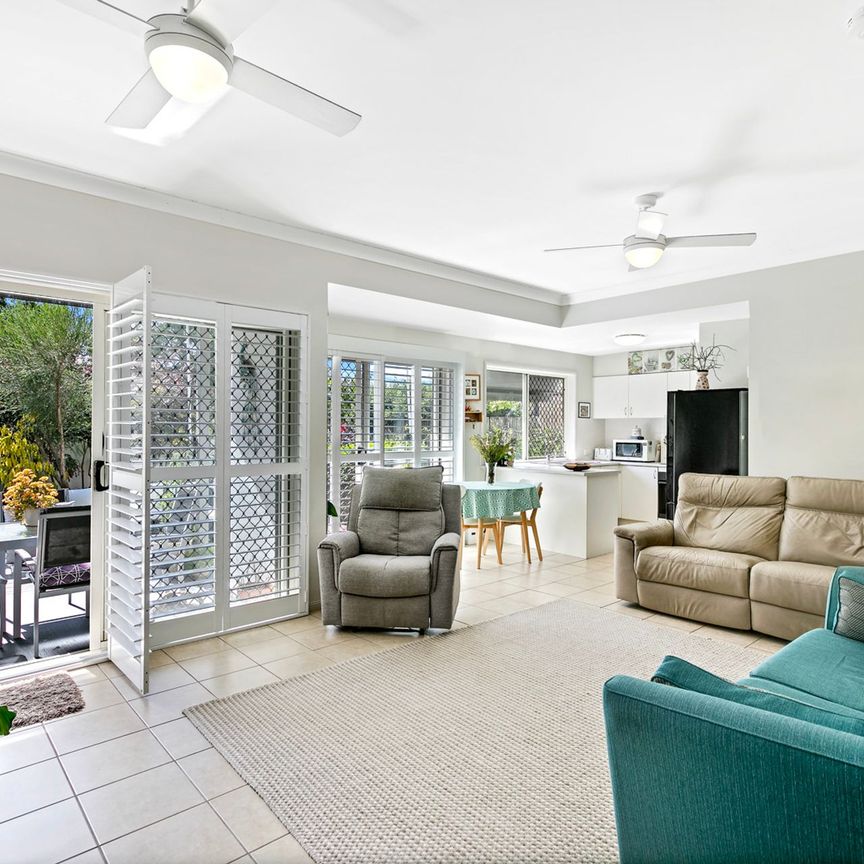 Spacious 3 Bedroom Townhouse with Grassed Courtyard&excl; - Photo 1