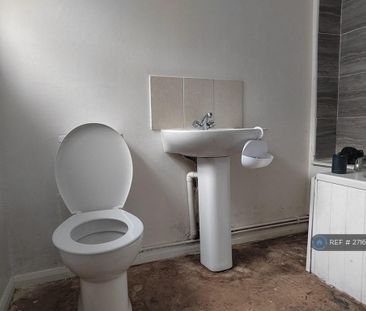 3 bedroom terraced house to rent - Photo 2