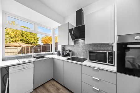 3 bedroom semi-detached house to rent - Photo 4