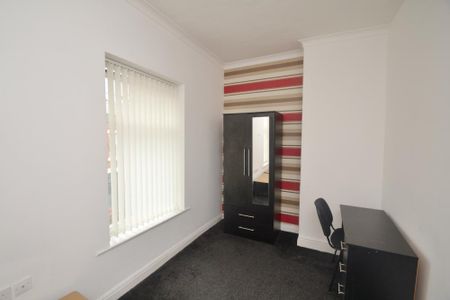 4 bedroom terraced house to rent - Photo 5