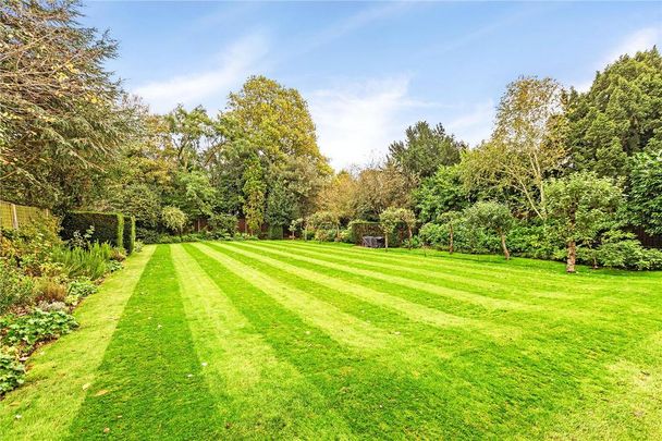 6 bedroom detached house to rent - Photo 1