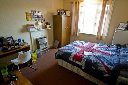 3 bedroom flat to rent - Photo 4