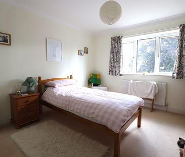 4 bedroom detached house to rent - Photo 3