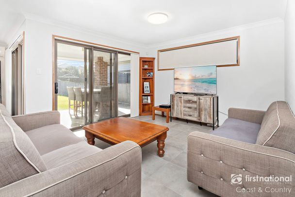 Spacious 4-Bedroom Duplex Opposite Werri Beach - Photo 1