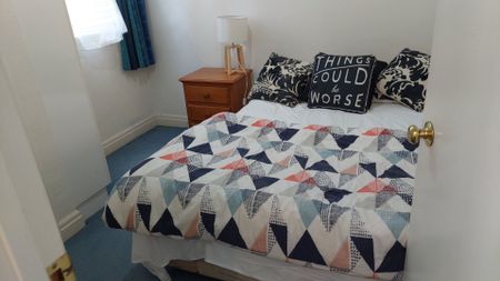 Pembridge, Fully Furnished Economy living! - Photo 5