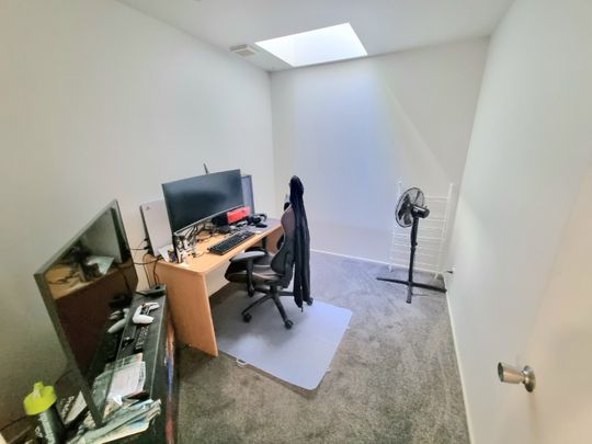 Contemporary Living and Urban Style - Photo 1