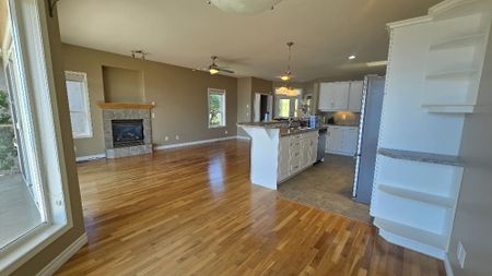 “The Terraces” in Peachland! 4 bd, 3 bath - Photo 5