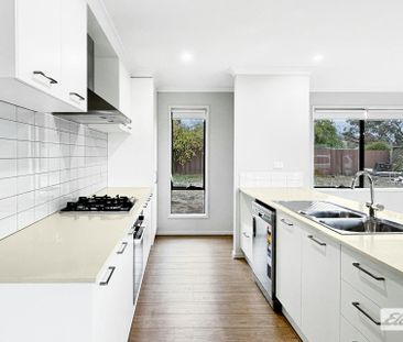 THREE BEDROOM TWO BATHROOMS - Photo 2