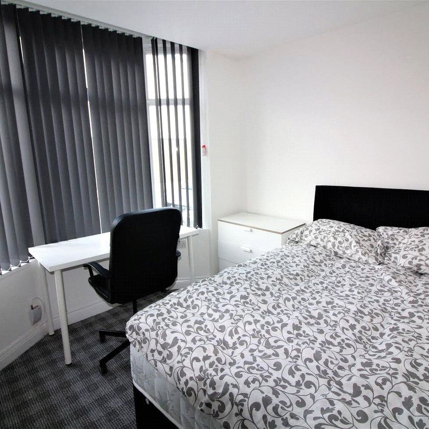 Flat 1, Room 2, - Photo 1