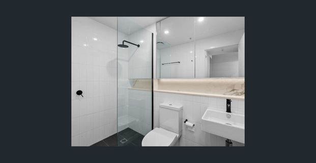 Stunning two bedroom apartment in south brisbane - white appliance included - Photo 1