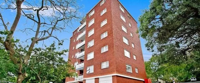 BRIGHT, MODERN SUITE IN THE HEART OF DARLING POINT - Photo 1