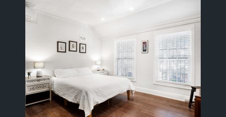 Charming freshly painted terrace nestled in sought out location - Photo 3