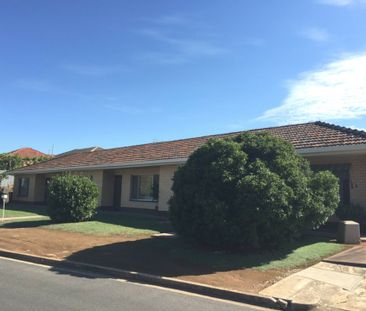 1/3 Moore Crescent, Campbelltown SA, Belconnen - Photo 5
