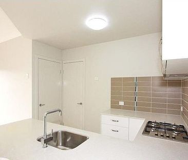 Stylish Townhouse in Central Chermside Location. - Photo 5