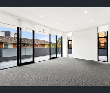 Luxury Living in a Prime Wollongong Location - Photo 1