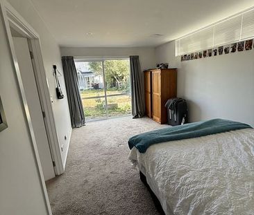 3Brm plus Semi Self Contained Sleep Out! - Photo 3