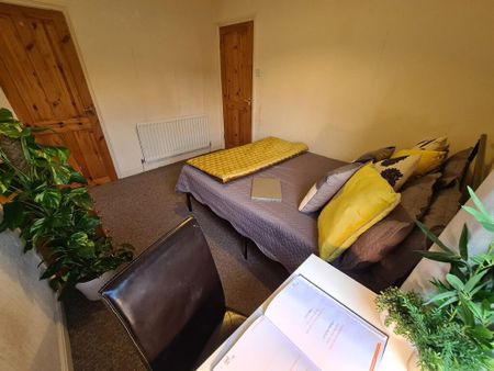 4 bedroom terraced house to rent - Photo 5