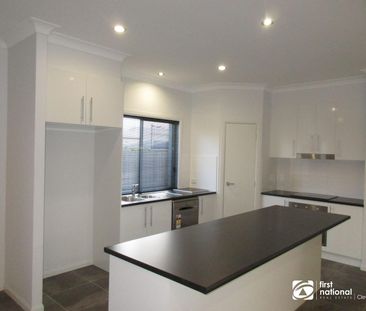 STUNNING HOME IN A FANTASTIC CUL DE SAC LOCATION IN BEAUTIFUL THORN... - Photo 3