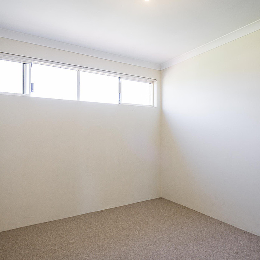 38/27 Meadow Springs Drive, - Photo 1