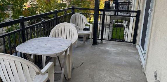 LA COUPOLE SUPERBE CONDO RDC AVEC CHUTE ASCENSEUR ET PISCINE 41/2 2CC 1800/M - Photo 2