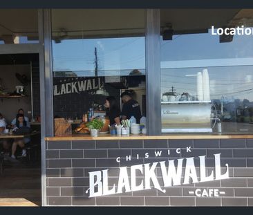 Elevated First Floor Apartment in Prestigious Waterfront Street - Photo 5