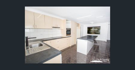 Family Home in Soldiers Hill! - Photo 4