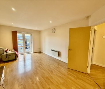 Ground floor 2-bed apartment with separate lounge, fitted kitchen, ... - Photo 1