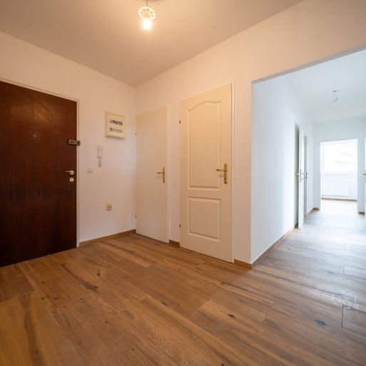 Zur Gänze sanierte 3 Zimmer-Wohnung mit großzügiger Loggia & Fernblick – Spitalgasse 1, Wiener Neustadt - Photo 1