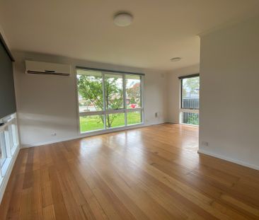 Welcome to 16 Eastern Street, a beautifully renovated family home. - Photo 1