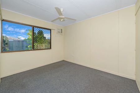 Freshly Painted Family Home in a Quiet Court - Ready to Move In! - Photo 4