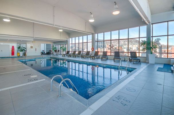 Le 400 Sherbrooke Ouest is located a few steps away from Montreal's Quartier des Spectacles. - Photo 1