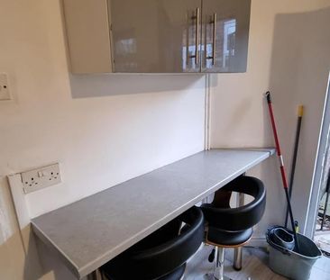 5 bedroom terraced house to rent - Photo 4