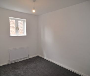 2 bed Terraced - To Let - Photo 3