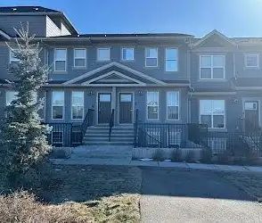 Bright 3 bedroom 2 bathroom 1 storey townhouse in new condition. — ... - Photo 1