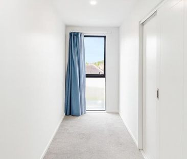 Townhouse in a convenient location! - Photo 1