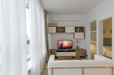 Appartement te huur in Ixelles - Photo 2